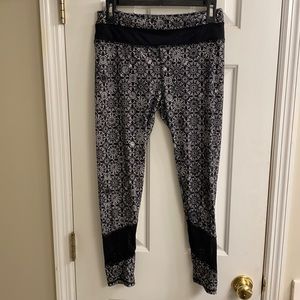Black patterned leggings